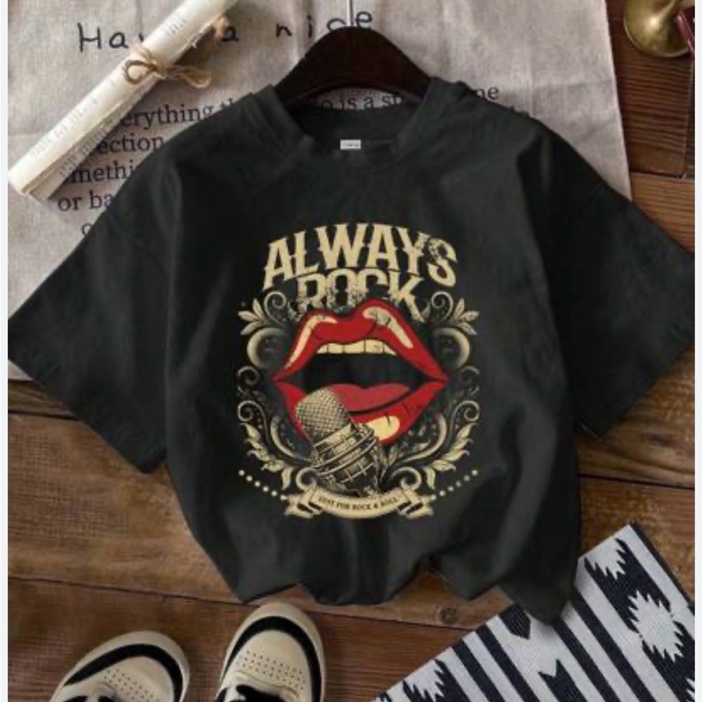 SHEIN Black Graphic Short Sleeve Tee